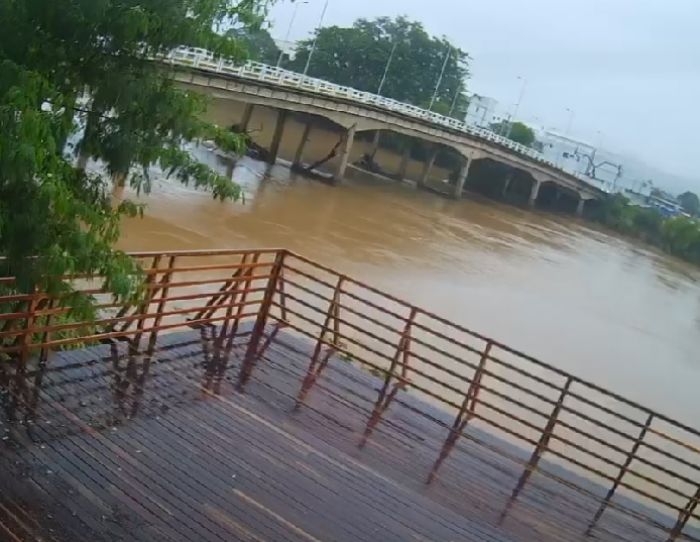 Nível do Rio Tubarão segue diminuindo após dias de chuva intensa Portal Infosul Nível do Rio Tubarão segue diminuindo após dias de chuva intensa Portal Infosul