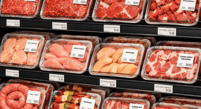 Seção de carnes do supermercado