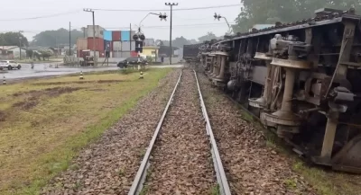 Trem que seguia de Criciúma para Tubarão descarrila e acidente interdita importante via